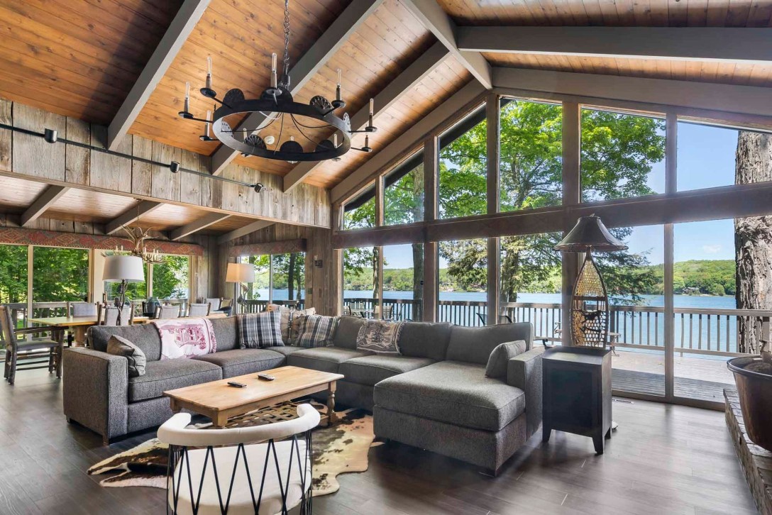 People having food and drinks at ski lodge